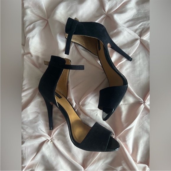 Zara Heels Ankle Strap Peep Toe Back and Tan - Picture 2 of 5